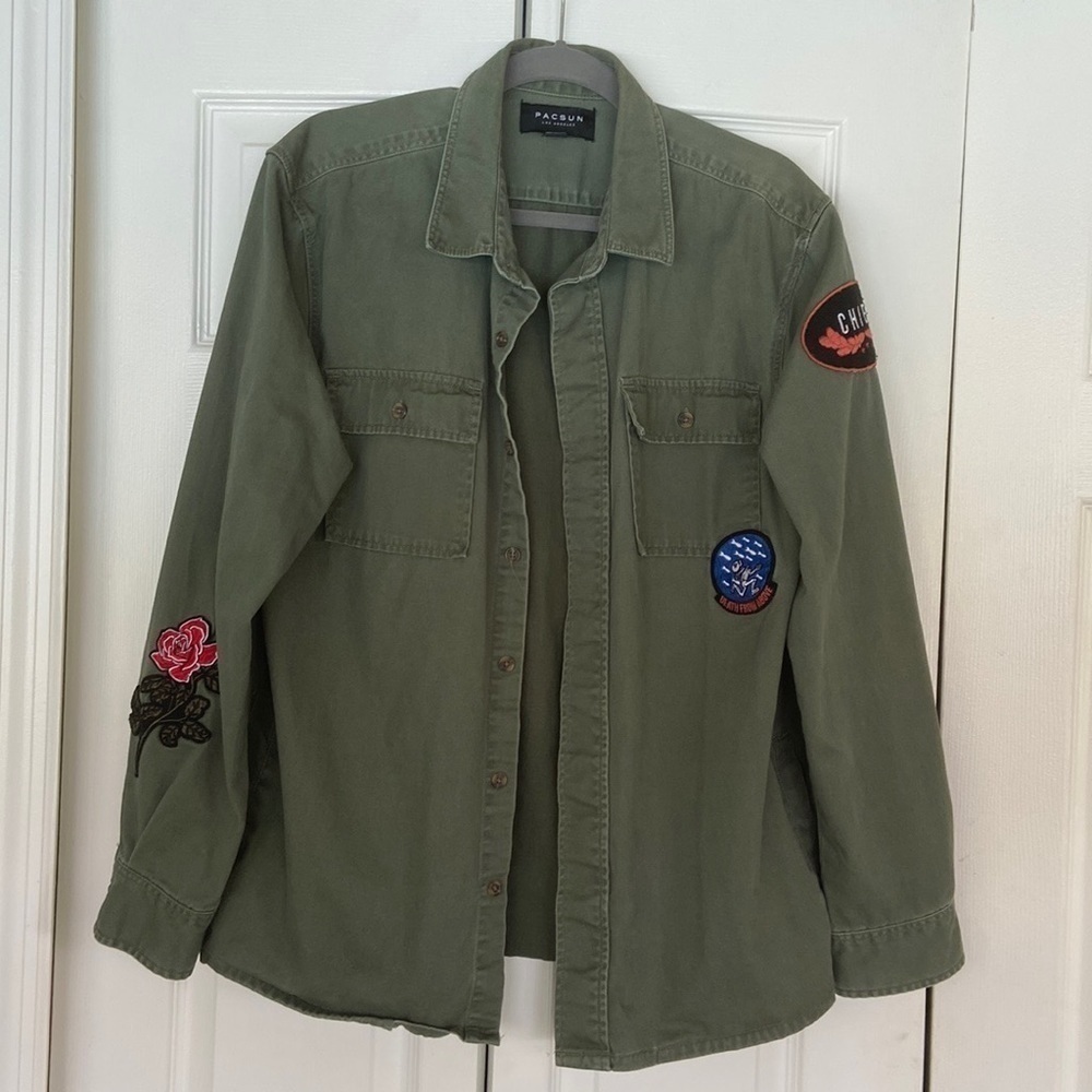 Pac Sun army green shacket with embroidered patches size medium.